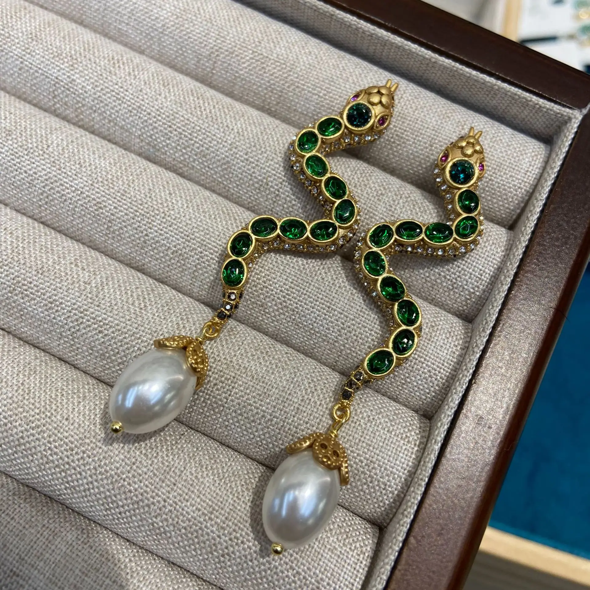 

2025 Chinese Snake year luxurious Emerald earrings