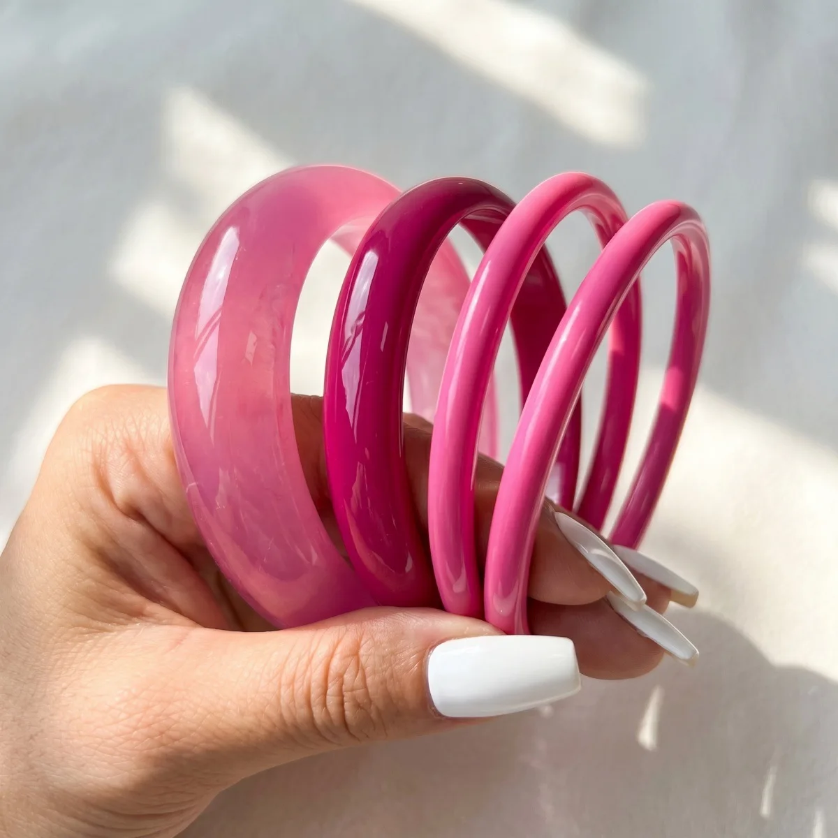 KMVEXO 4Pcs/Set Vintage Rose Round Acrylic Resin Chunky Bangles Set for Women Kpop Geometric Charm Bracelets Retro Jewelry Set
