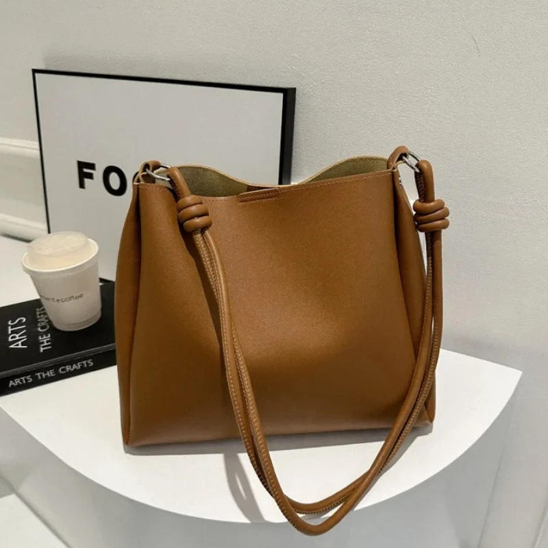 Koreanische Version der Pendler-Tasche mit großer Kapazität für Damen, Leder-Umhängetasche für Frauen, einfarbige Tragetaschen – Detail 8