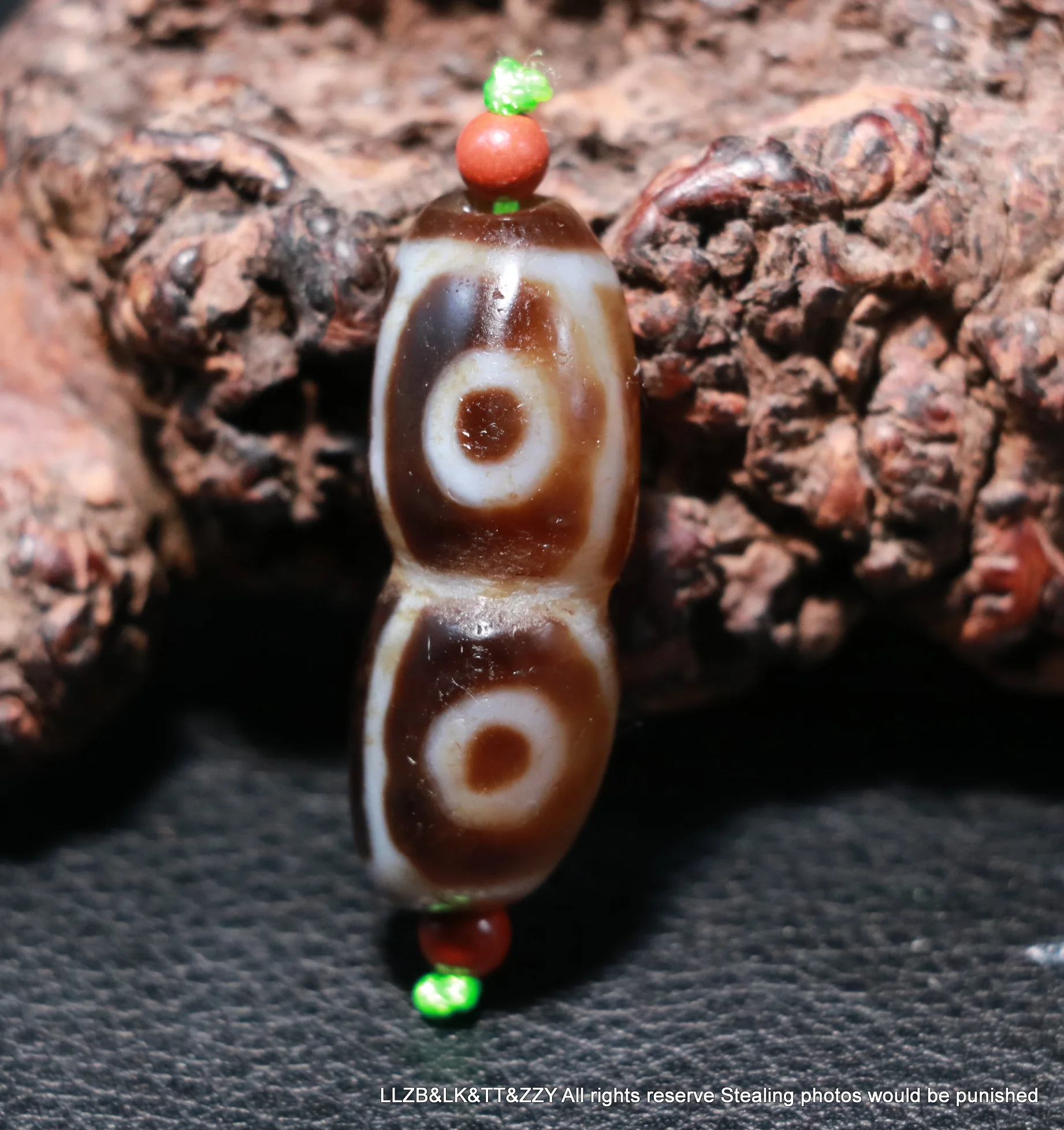 

Unique Pattern Energy Power Magic Tibetan old Agate Fold Lines 4 Eyed totem Root shape dZi Bead Fit For Making Bracelet FF44AA