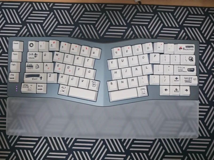 Alice EIF68 Keyboard Wrist Rest Customization for NEO Ergo Frosted Keyboard Alien Wrist Pad Acrylic Palm Rest Game Accessories