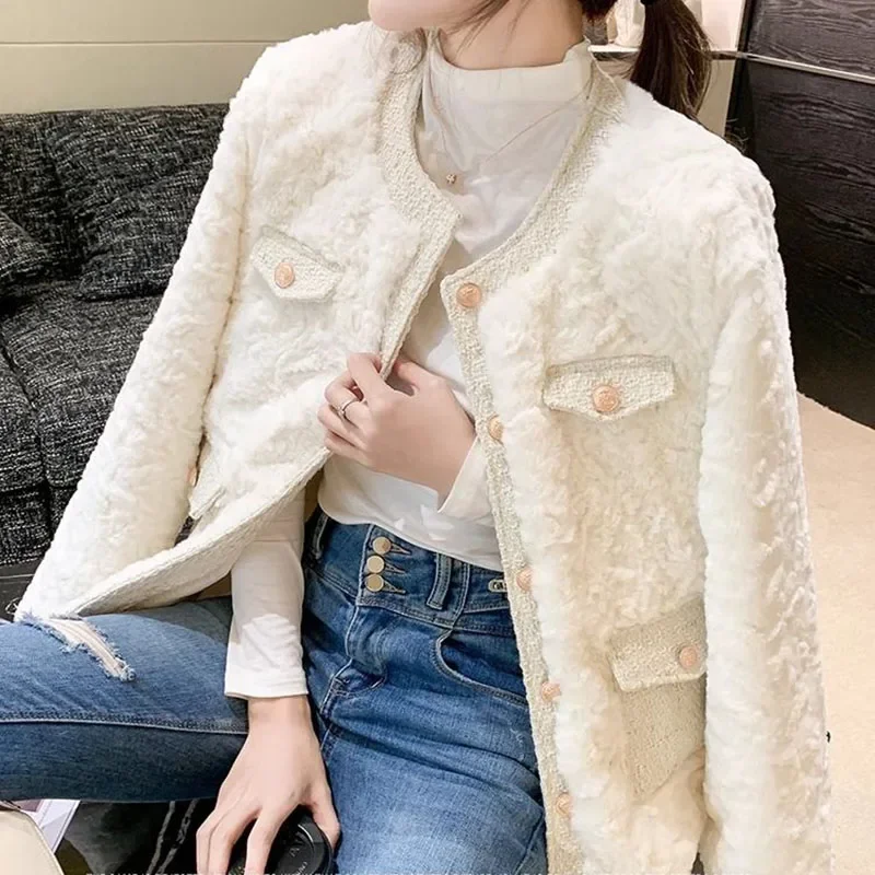 Ladies Round Collar Thicken Warm Plush Outwear New Autumn Winter White Faux Fur Jacket Women Korean Fashion Short Lamb Wool Coat