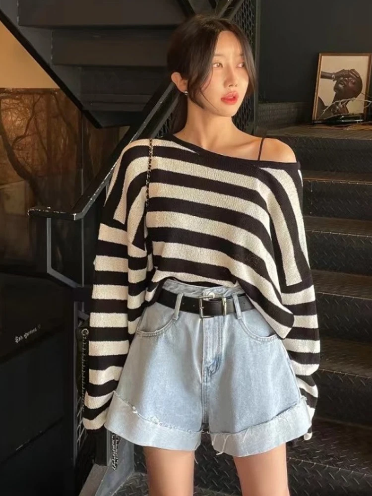 เสื้อถักไหมพรมบางสำหรับผู้หญิงสไตล์เกาหลี ดีไซน์พับได้ สไตล์ลำลอง เซ็กซี่ แฟชั่นต้นฤดูใบไม้ผลิ ลายทางบาง