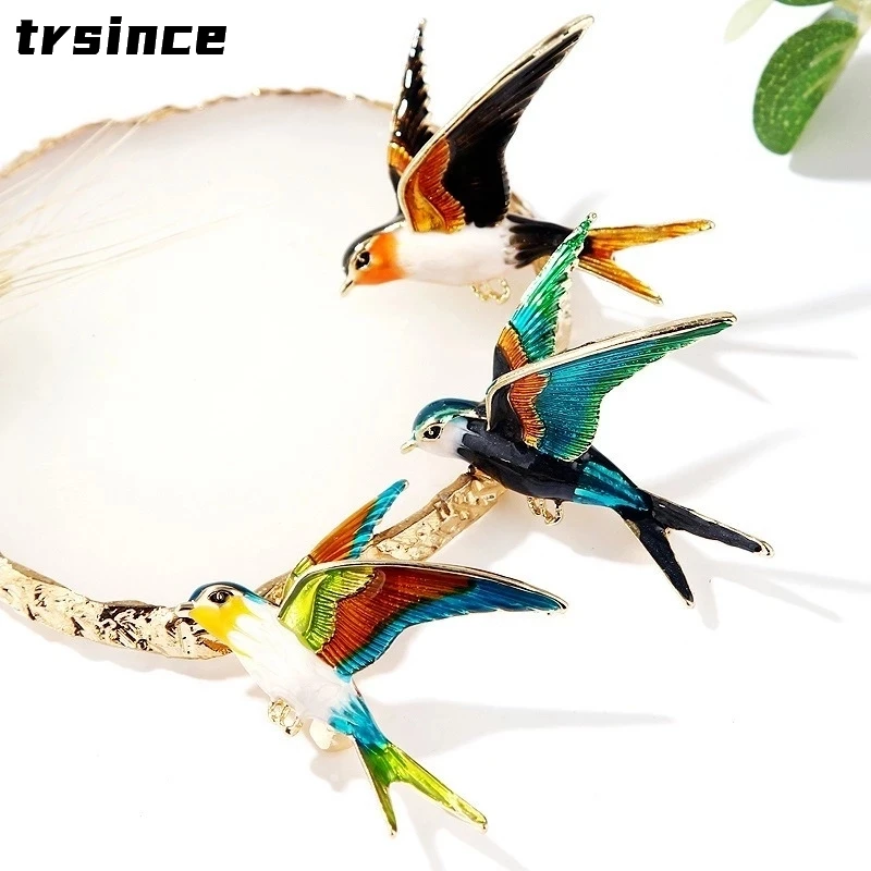 2022 New 1PC 3Colors Fashion Enamel Flying Swallow Brooch Pins for Women Animal Bird Broche Jewelry Christmas Gift