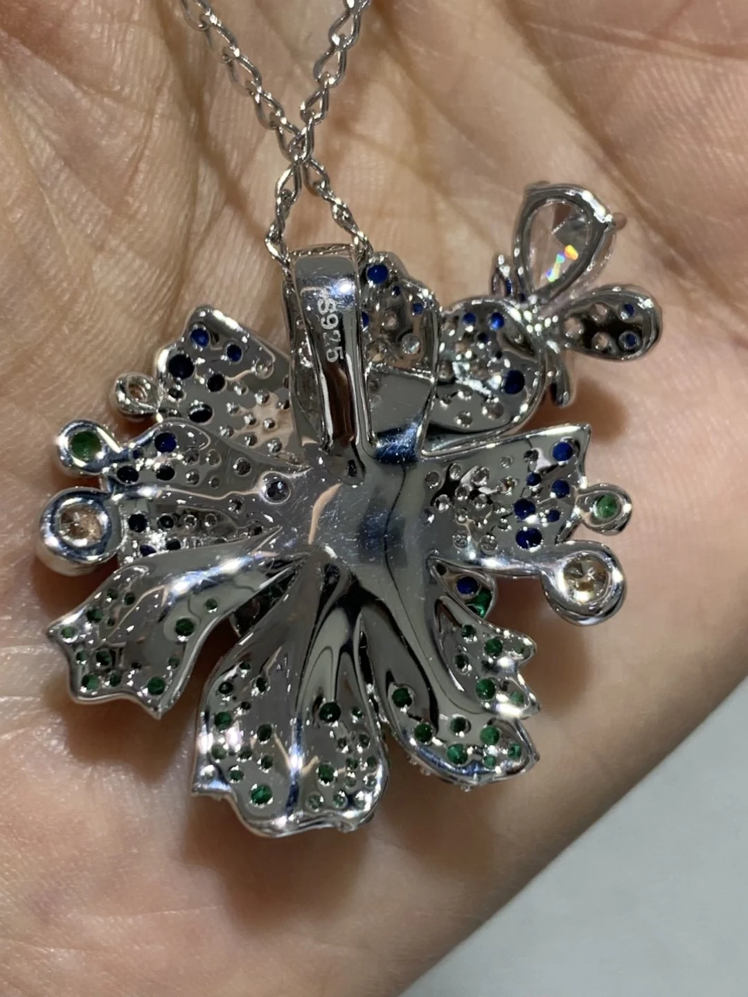 قلادة على شكل زهرة مختلط الألوان باللون الأزرق والأخضر والأبيض على شكل فراشة من الفضة الإسترليني عيار 925 مع مجوهرات نسائية فاخرة من الزركون المكعب