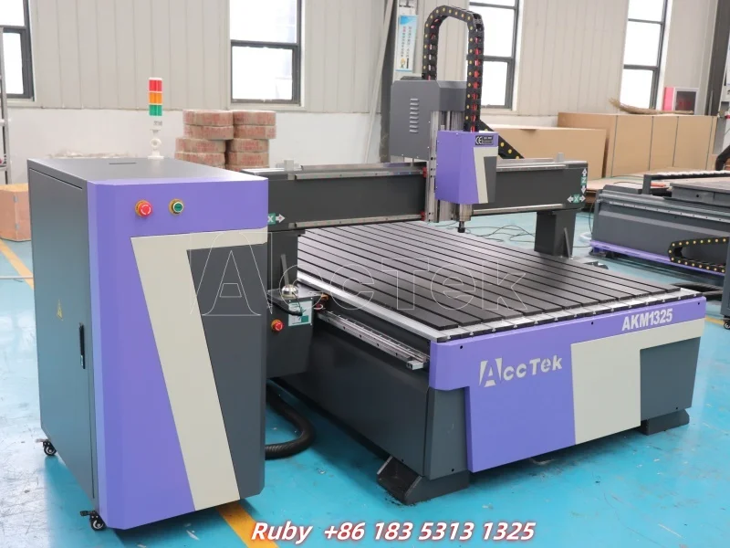 ضمان 3 سنوات 1325 جهاز توجيه CNC 3 محاور جهاز توجيه الخشب باستخدام الحاسب الآلي 1300*2500 مللي متر حجم العمل AccTek AKM1325 آلة توجيه ثلاثية الأبعاد النجارة