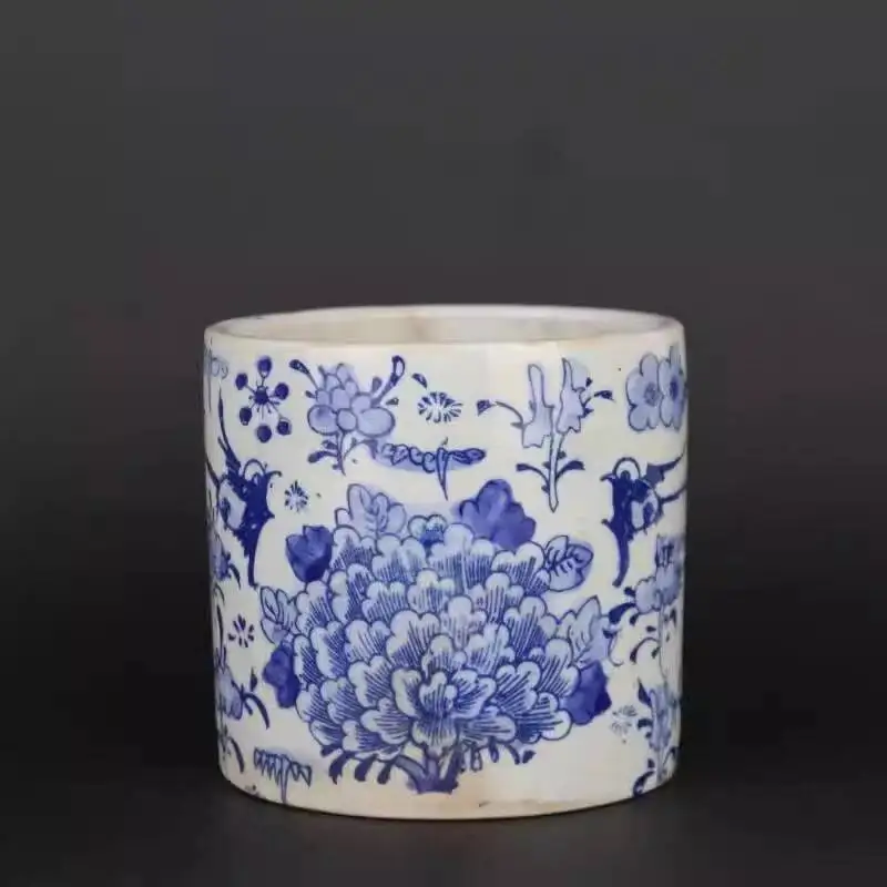 

Chinese Qing Kangxi Blue And White Porcelain Pot With Peony Design Pen Holder 5.0