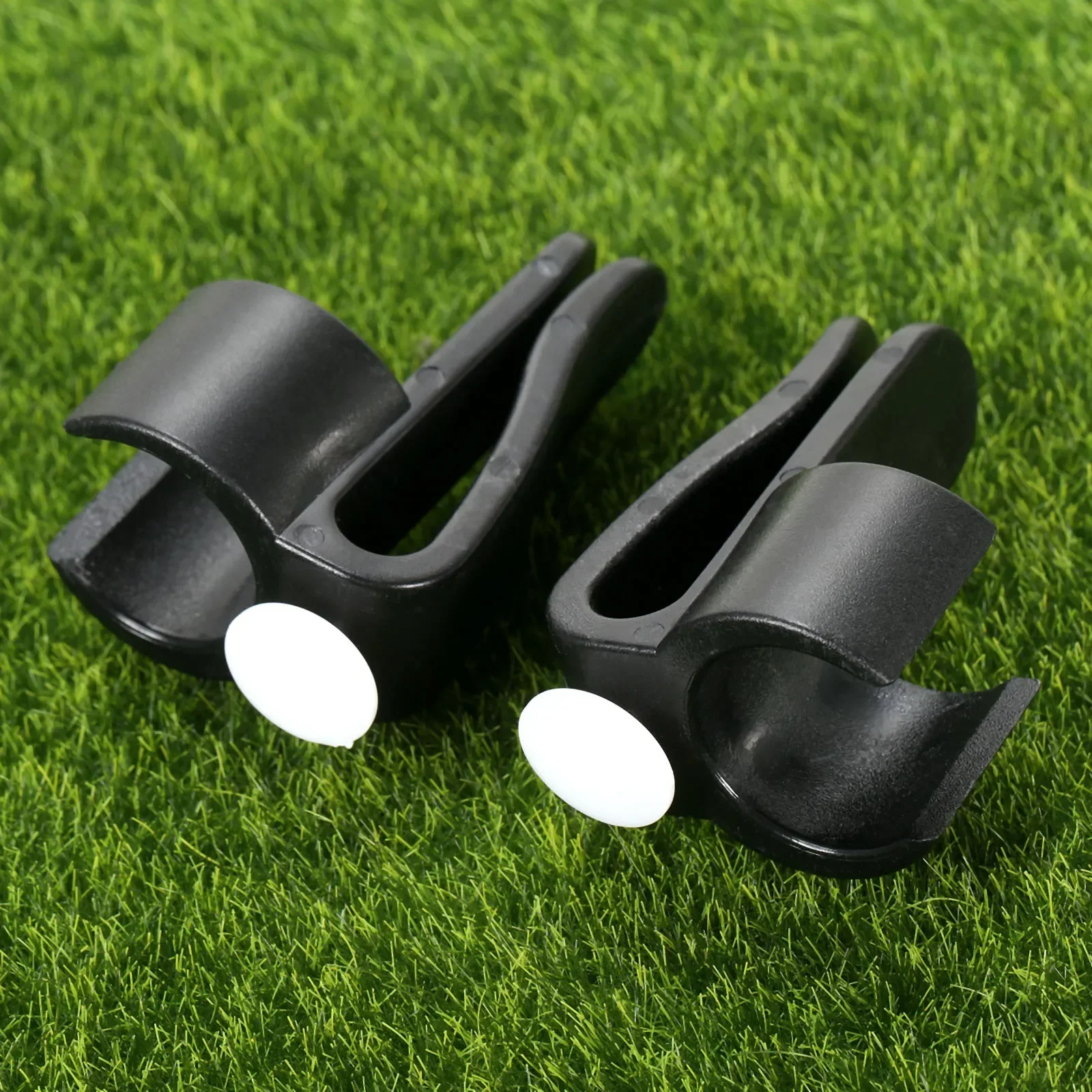 2pcs Black Golf Bag Clips on Putter Clamp Holder Putting Organizer Container Club Ball Marker Plastic Outdoor Golf-Training Aids