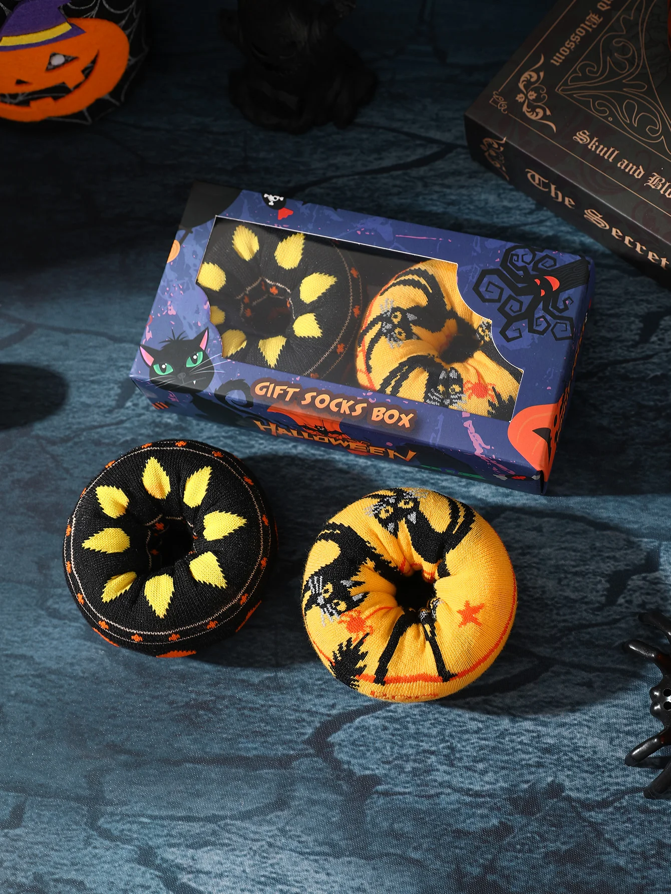 2 пары мужских и женских носков с уникальным и креативным дизайном, в форме пончика и веселыми подарками на Хэллоуин и другие праздники.