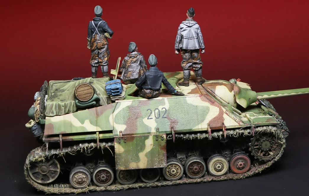 1/35 Scale Die-cast Resin Model Assembly Kit (4 Figures) Does Not Include Unpainted Tank, Free Shipping