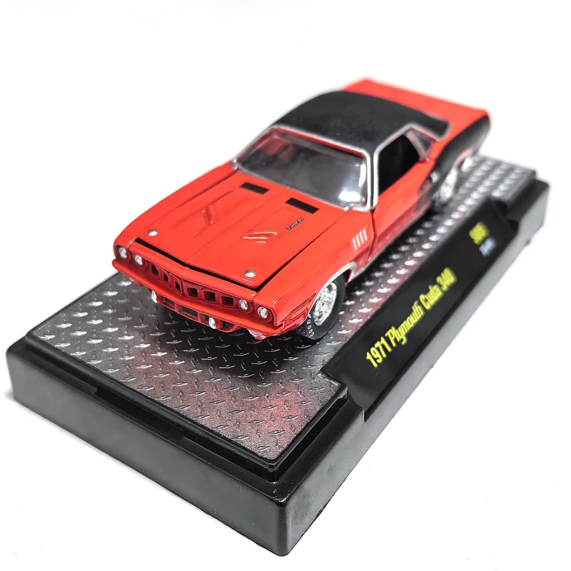 

Diecast M2 1/64 Scale 1971 Plymouth Simulation Alloy Car Model Collectible Toy Gift Souvenir Display