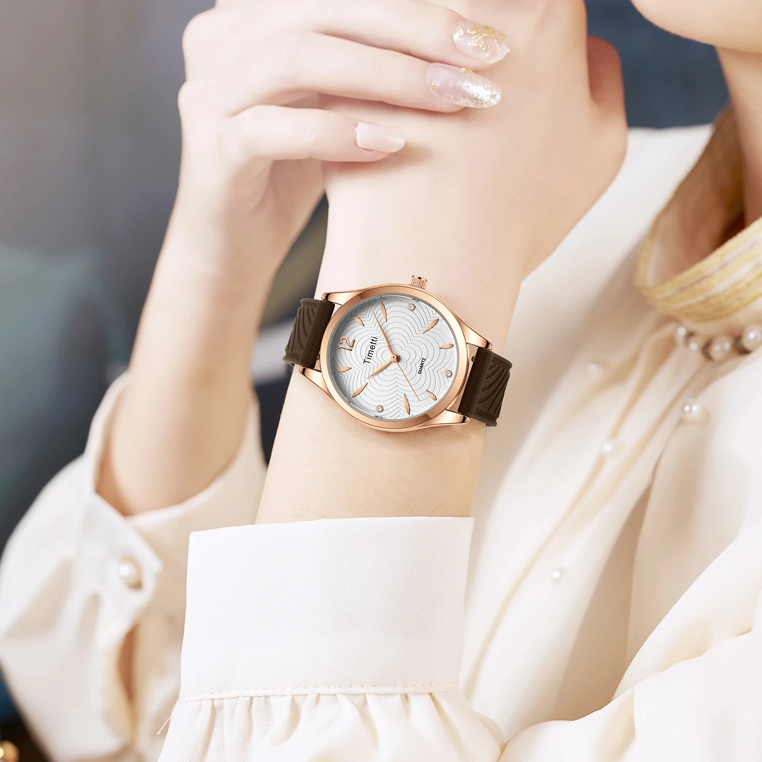 ساعة مفاجئة غامضة صندوق أعمى-ساعة نسائية عصرية كاجوال بحزام جلدي كوارتز لون عشوائي (بدون صندوق)