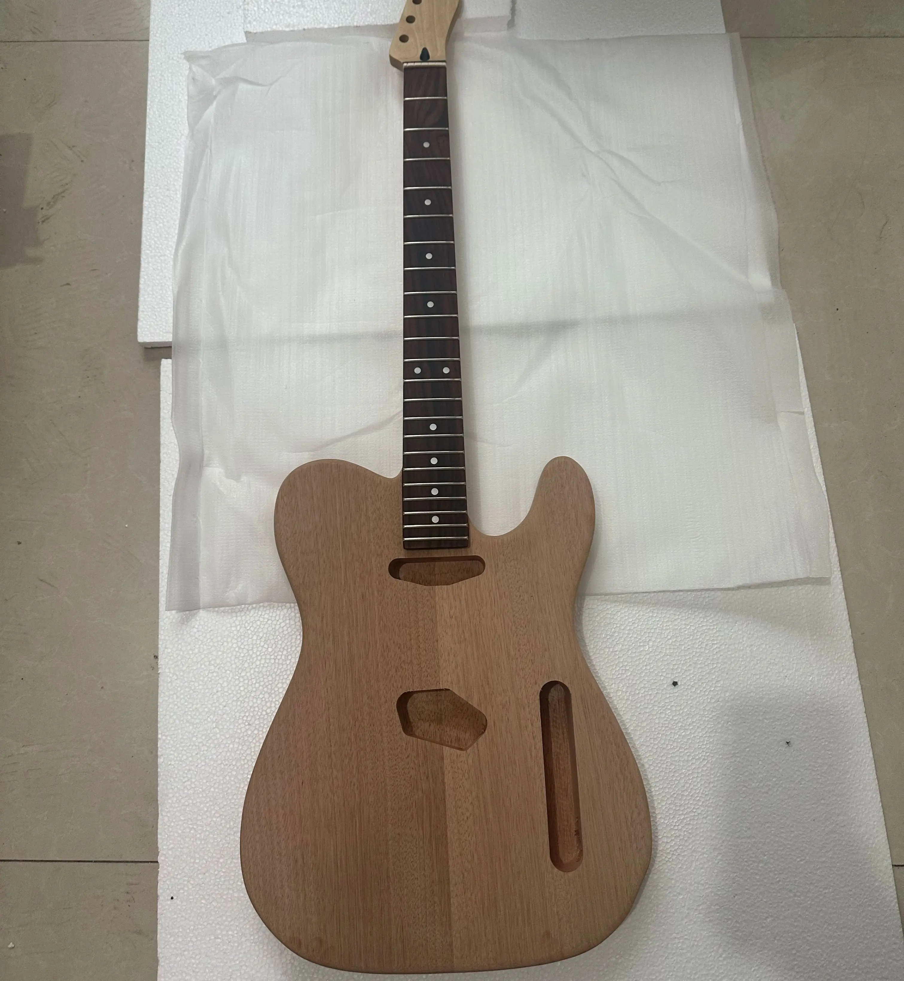Conjunto de Corpo e Braço para Guitarra TL, Corpo de Guitarra Elétrica em Mogno, Braço em Maple, Escala em Rosewood, Profissional
