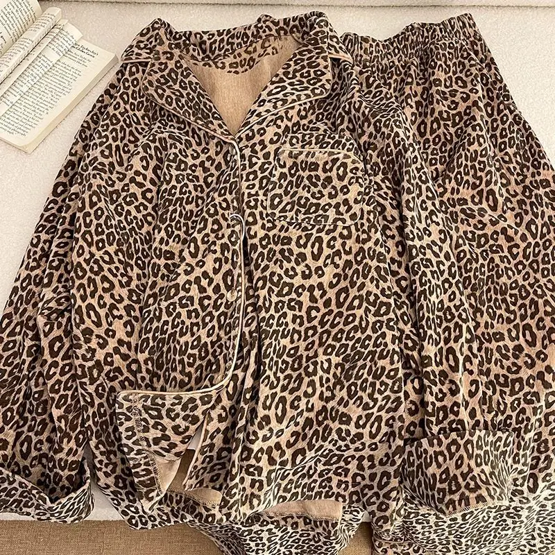 Women's Fashion Leopard Print Long-Sleeved Sleepwear Thickened De Velvet High Quality Casual Soft Cardigan Style Home Clothes