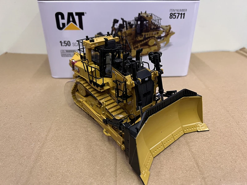 DM Diecast Alloy 1:50 Scale CAT D10 DOZER Crawler Bulldozer Cars Model Engineering Forklift Adult Toys Classics Souvenir Gifts