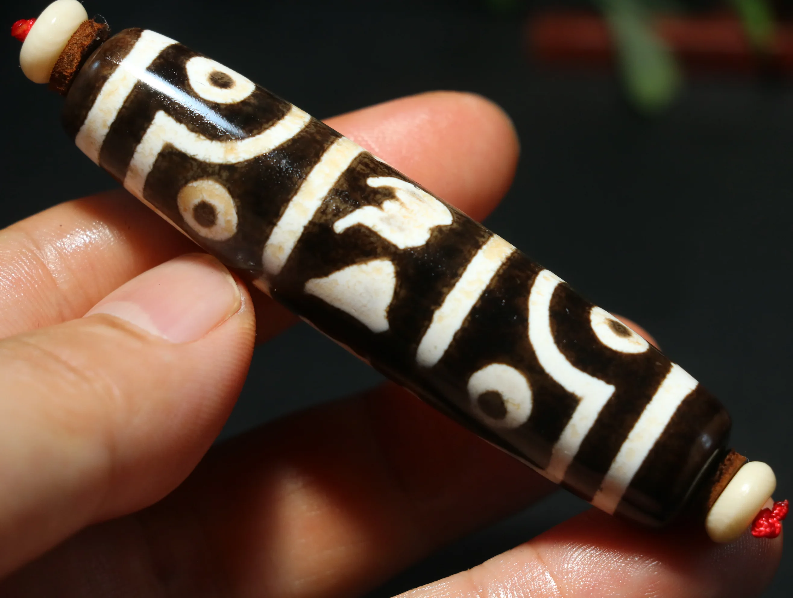 

Energy Tibetan Top Old Agate 8 Eyed 6 OM Wishing Word Long dZi Bead Totem Pendant Amulet 4A For Jewelry UPD0920A12