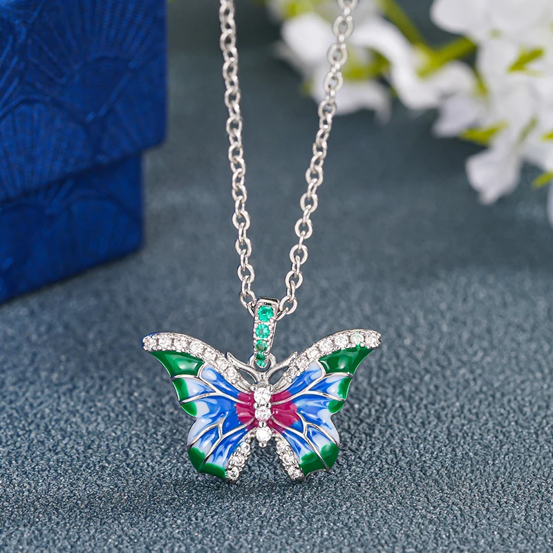 Huitan الملونة المينا عقد بحلية متدلية على شكل فراشة قلادة للنساء رائعة المشاركة الزفاف اكسسوارات الرائعة تشيكوسلوفاكيا العصرية مجوهرات