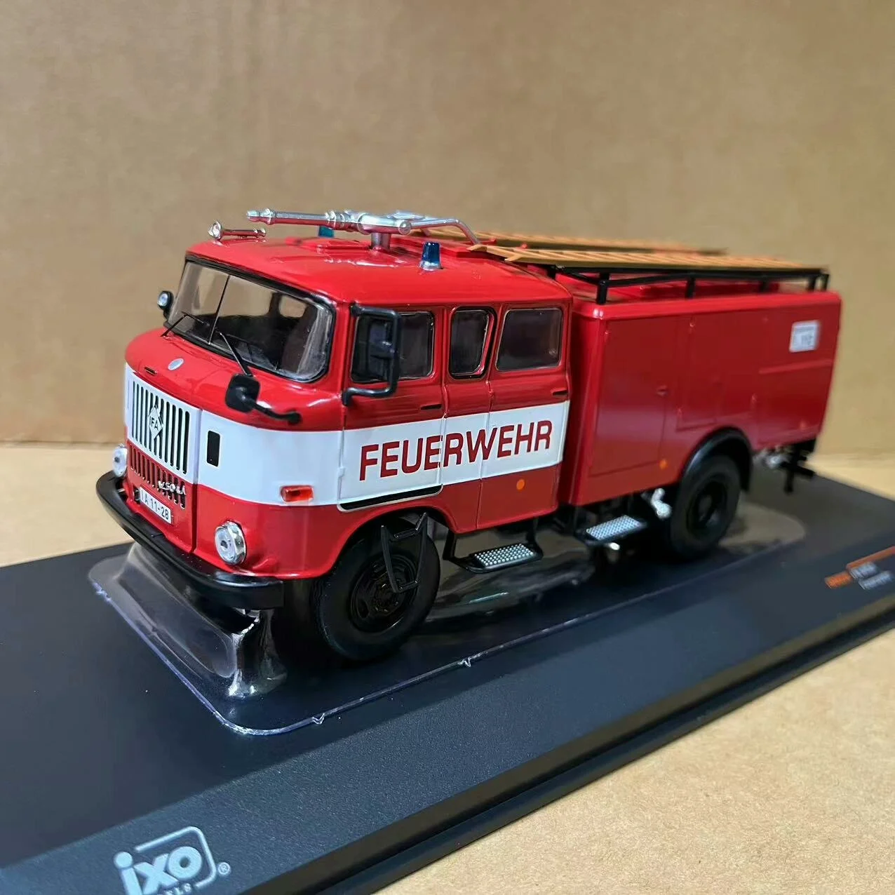 Doos Gebarsten Diecast IXO 1/43 Schaal IFA W50 FEUERWEHR Legering Model Auto Collectible Toy Gift Souvenir Display Ornament
