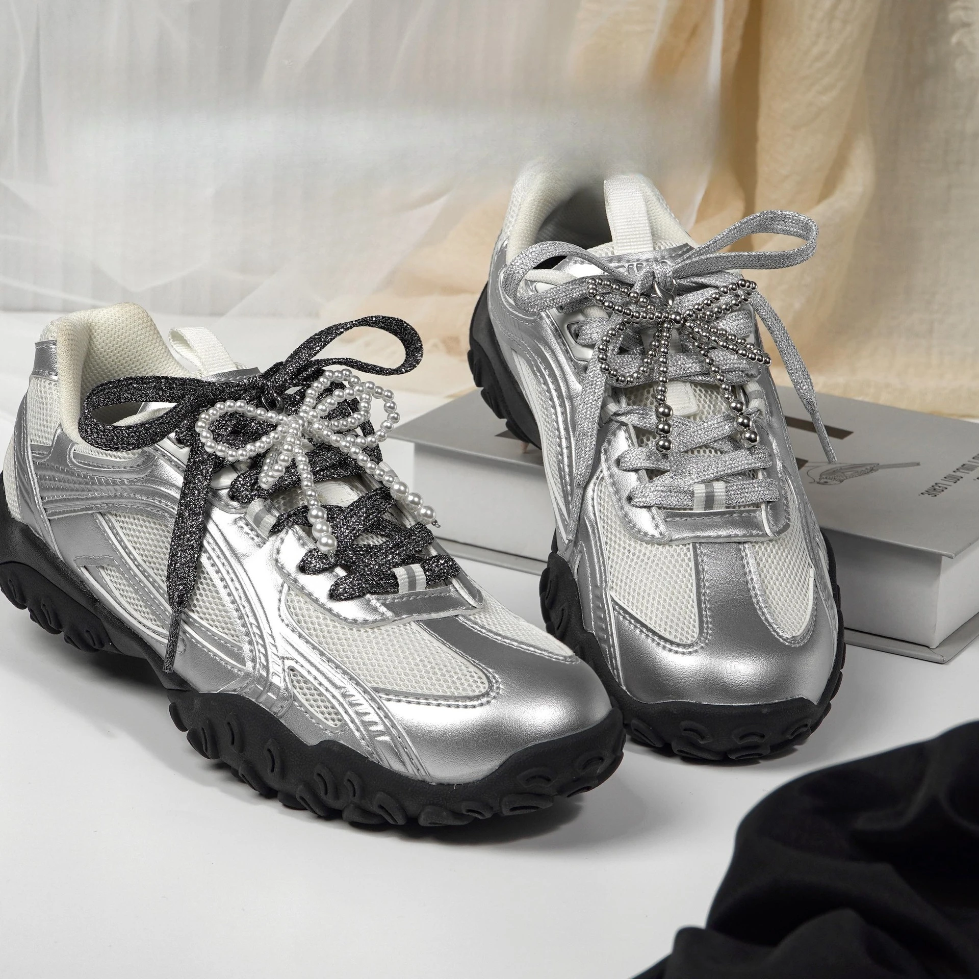 1 Paar Silber-Schwarze Glänzende Perlenschleifen-Schnürsenkel 120cm Sneaker Sport Schuhbänder Stiefelschnürsenkel Schuhbänder Schnüre – Detail 2