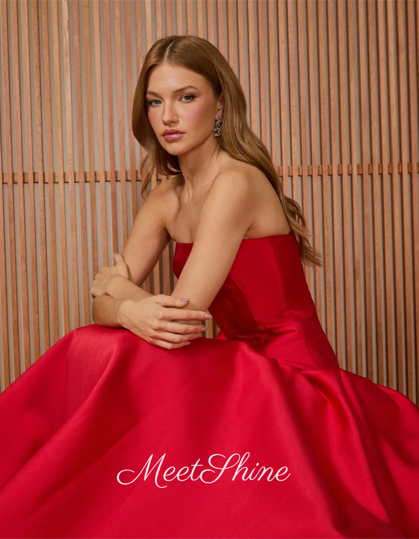 Robe de soirée moderne en Satin rouge, ligne a, sans bretelles, sans manches, avec traîne de balayage, dos nu, robe de bal de mariage formelle, personnalisée