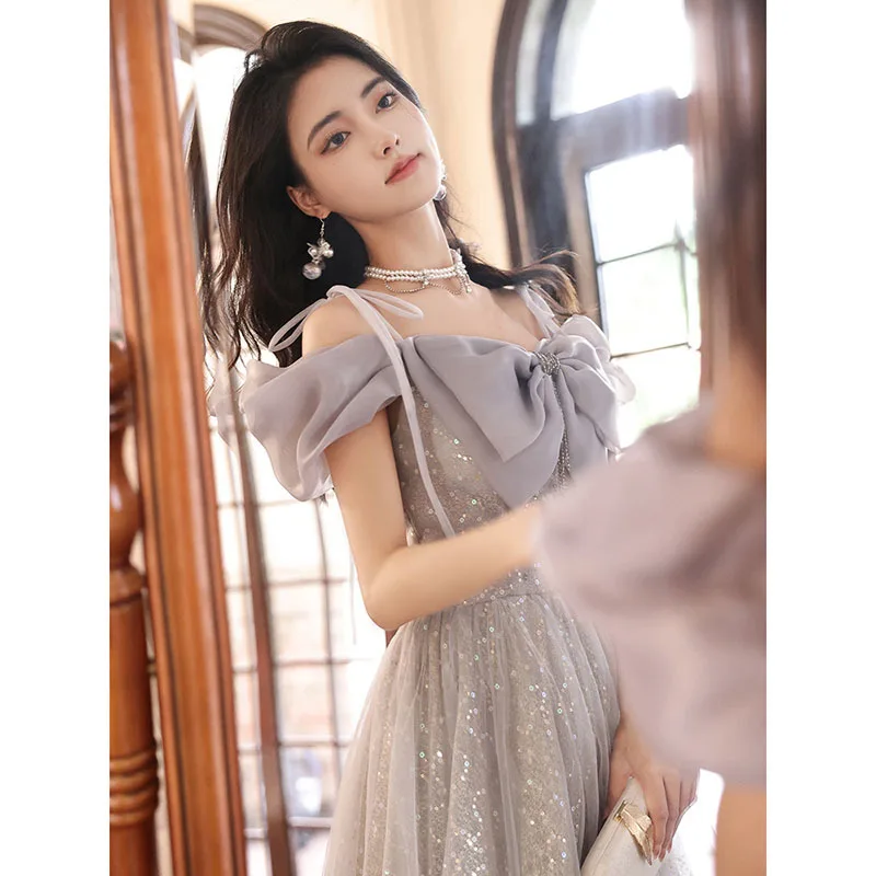 ชุดราตรีผู้หญิงแบบใหม่ ตกแต่งโบว์ สายรัด แต่งแขนพอง ประดับกลิตเตอร์ สไตล์หวาน เหมาะสำหรับงานเลี้ยง งานสอบ หรือการแสดง