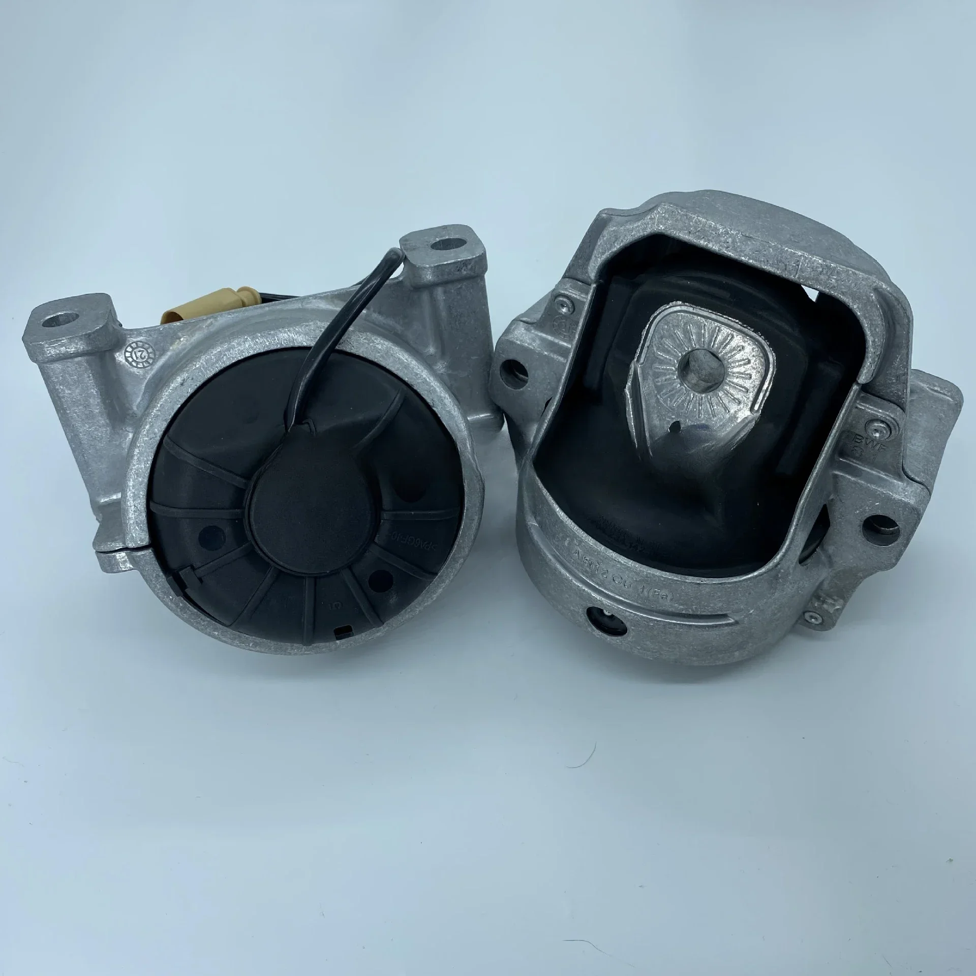 Suitable for Q5 with inductive engine bracket foot glue 8R0199381E spot supply