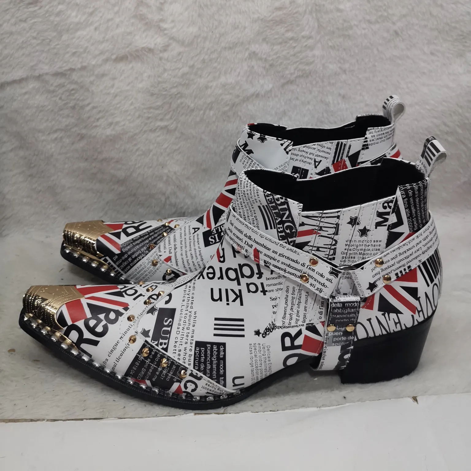 

British Style Graffiti Prints Metal Pointed Toe Chelsea Boots for Men Summer Breathbale Genuine Leather Male Ankle Short Boots