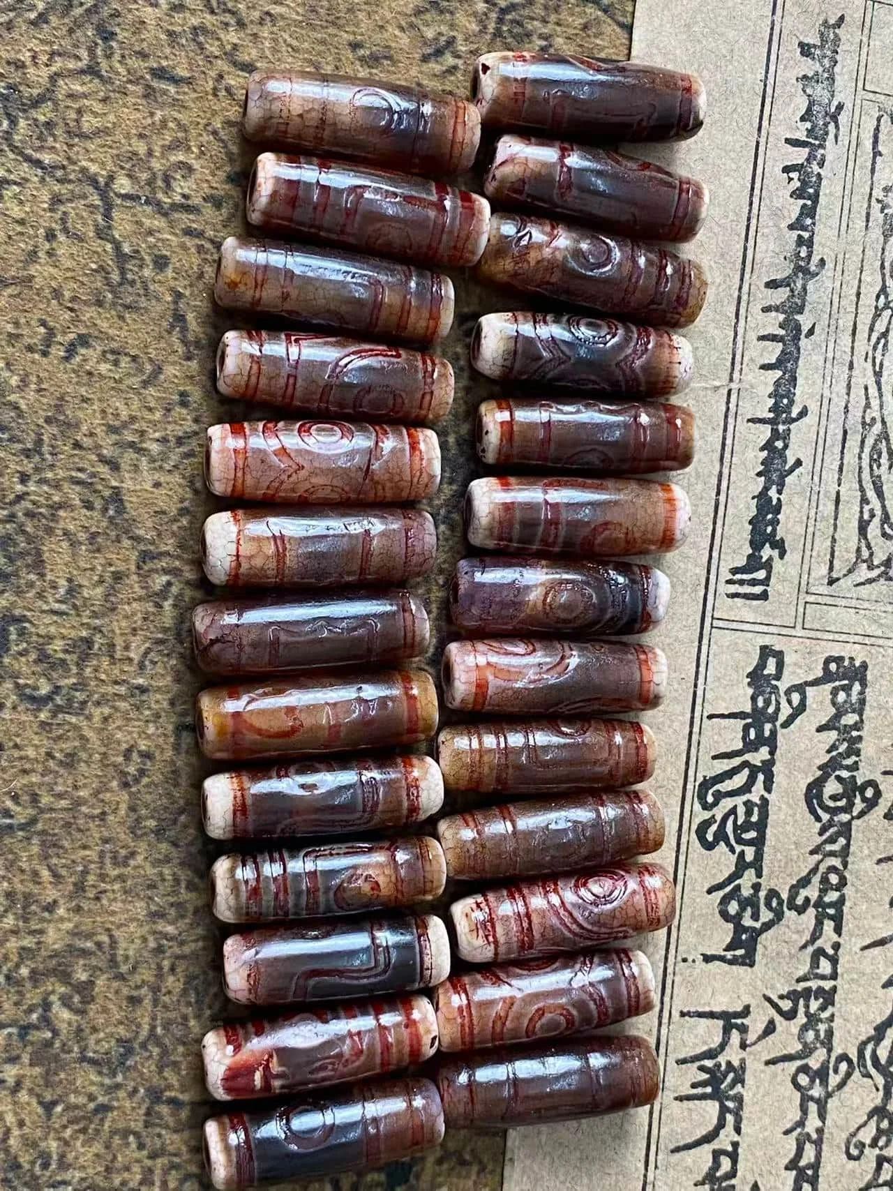 1pcs/lot 30mm Red Agate Dzi Bead Dragon Scale Phoenix Blood Pattern Patinated Two or Three-Eyed Treasure Bottle Loose Beads