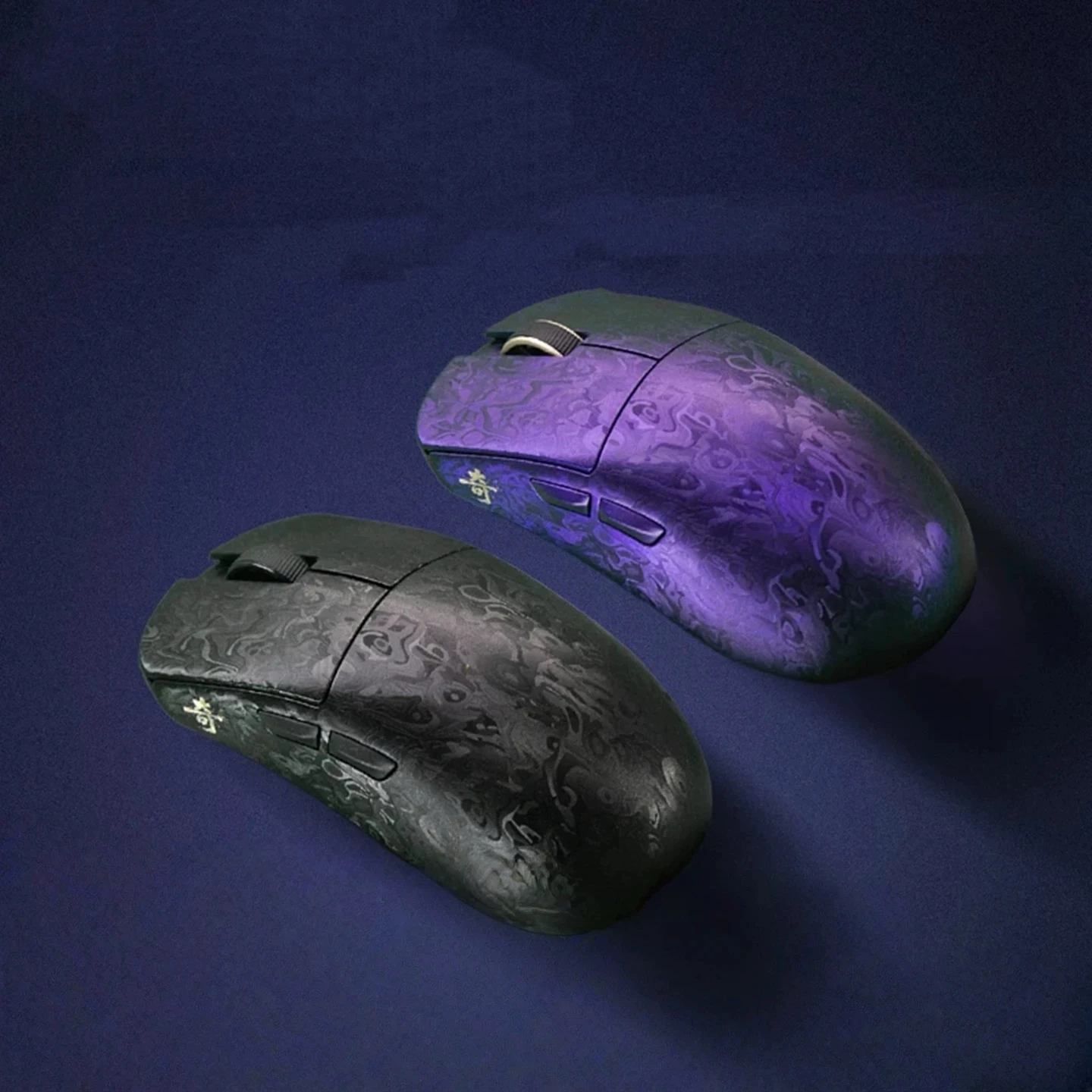 Carbon fibre game wireless mouse lightweight recommended cost-effective e-sports peripheral equipment