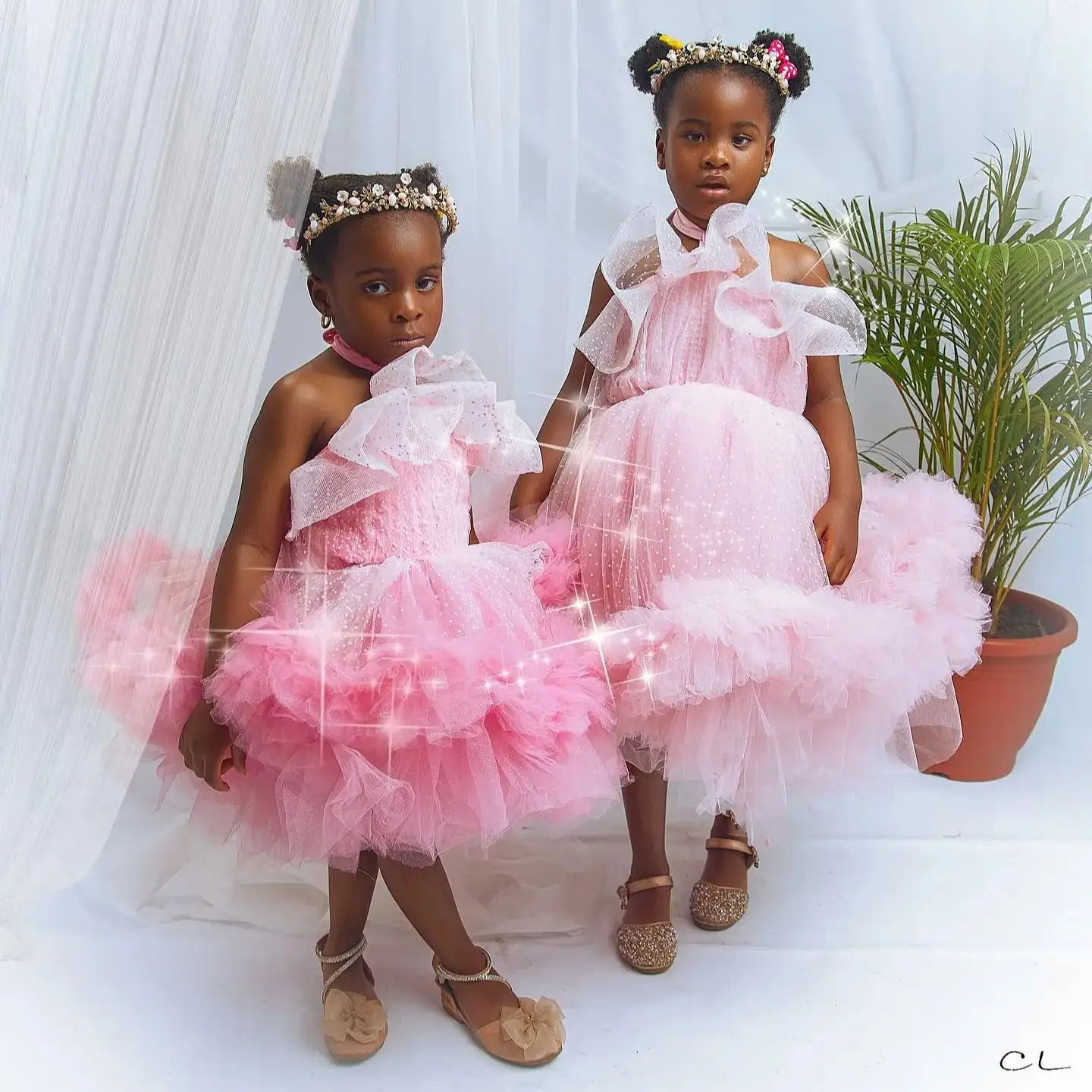 

Блестящие розовые платья для дня рождения для девочек, индивидуальные платья с бретелькой на шее, платья с цветочным узором для девочек, пышная верхняя одежда до колена для маленьких девочек