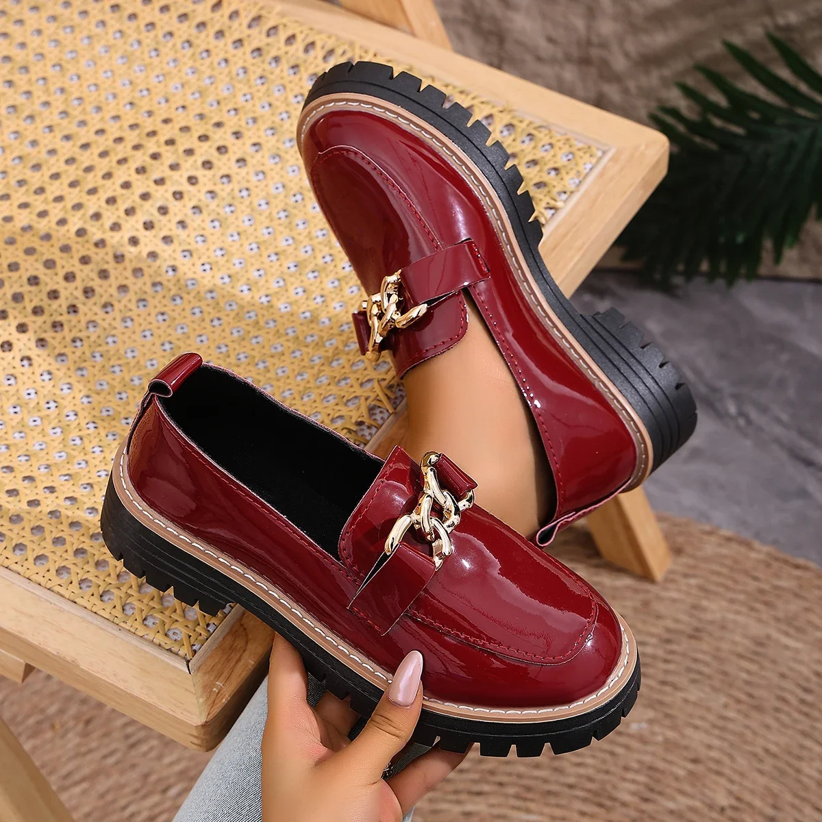 Women Round Toe Mid Heels Loafers Platform Fashion Casual Shoes Metal Chain Trend Buckle Ladies Single Shoes zapatos de mujer
