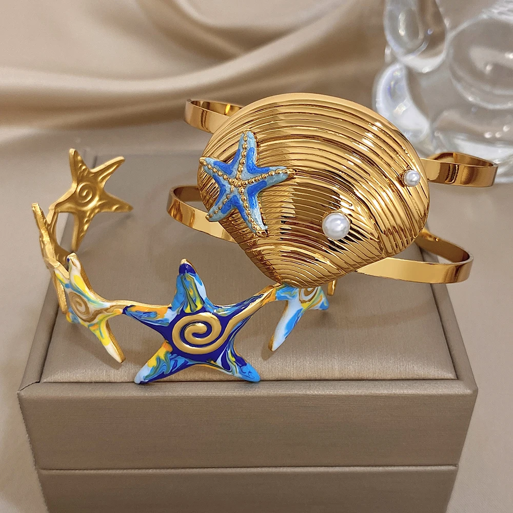 Klassisches Blau-Gelb Farbverlauf Seestern-Armband im Ozean-Stil Muschelförmiger Edelstahl-Armreif für Männer und Frauen