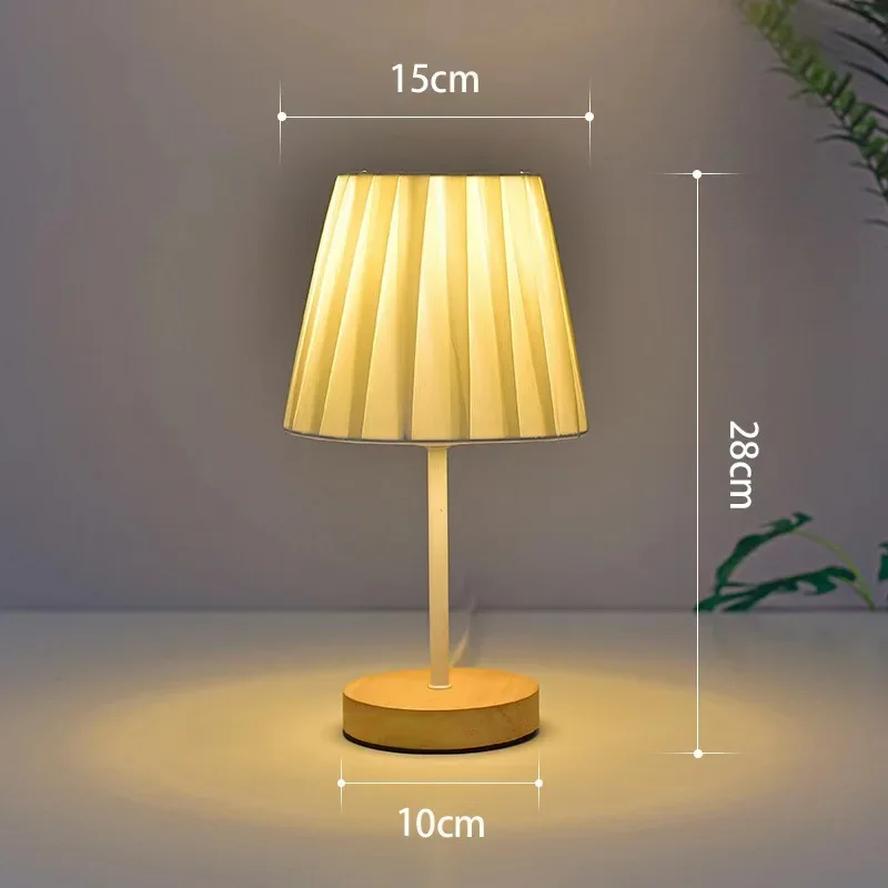 Decoración de tela de madera maciza nórdica, lámpara de escritorio usb, dormitorio, mesita de noche, estudio, luz nocturna led para el hogar, calcomanía creativa al por mayor