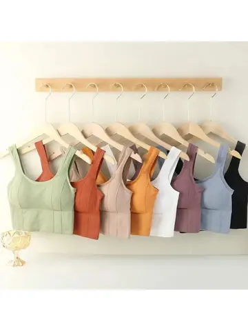 Sports bra with sweat-proof function for fitness wear. Women's seamless yoga bra. Anti-shock off-shoulder top.