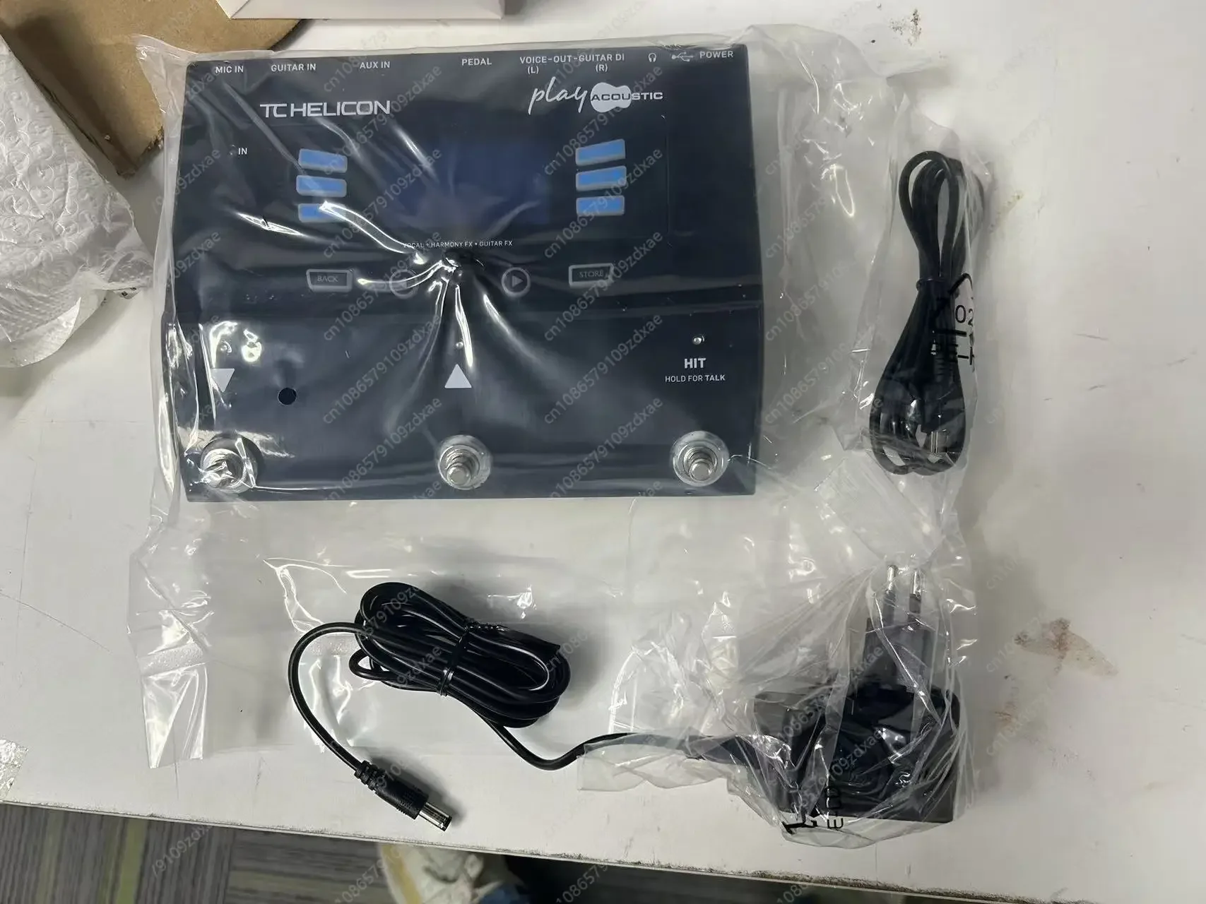 TC Helicon Play Acoustic 3-Button Vocal and Acoustic Guitar Effects Stompbox with BodyRez and Looping for vocal performance