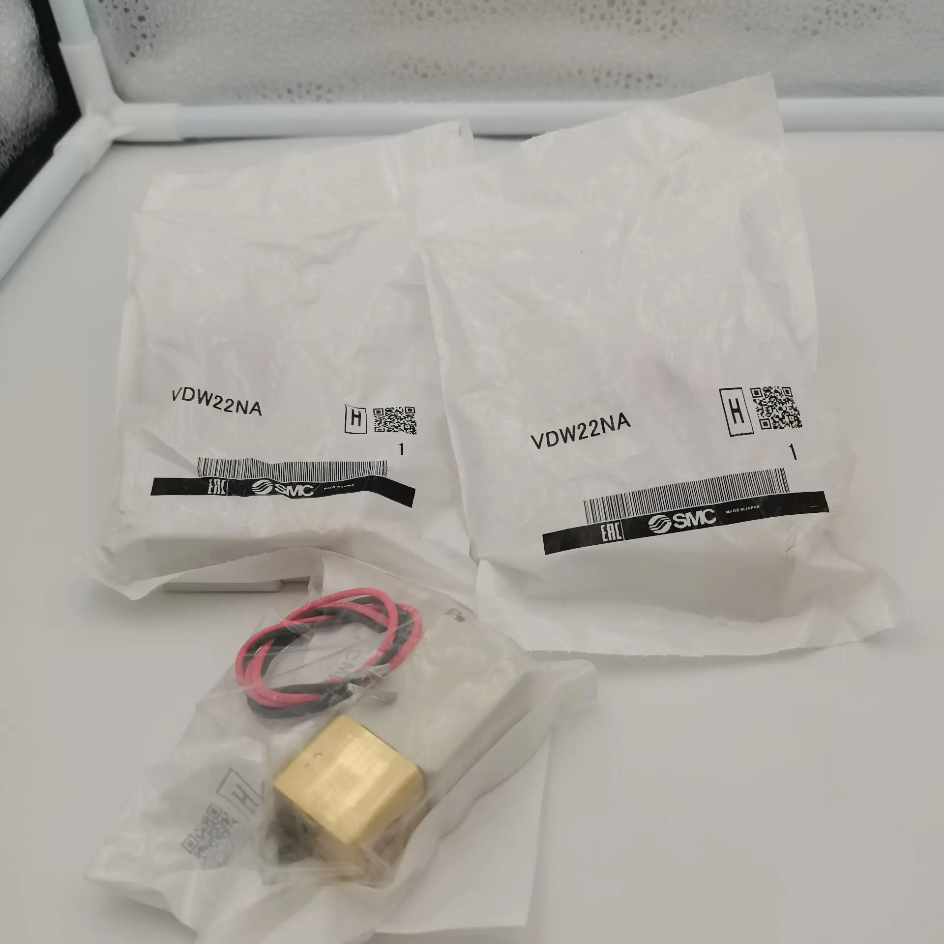

Оригинальный 2-ходовой электромагнитный клапан SMC прямого действия VDW22KA/22CA/20KA/22QA VDW12GA/12HA/12KA VDW20FA/20GA/20KAXB электромагнитный клапан