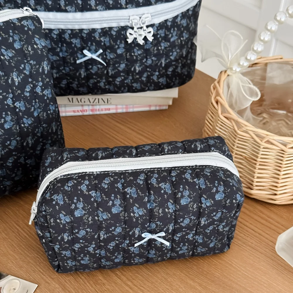 Black White Dark Floral Makeup Bag Minimalist Fresh Style Cosmetic Storage Portable Travel Organizer Pouch for Girls Students