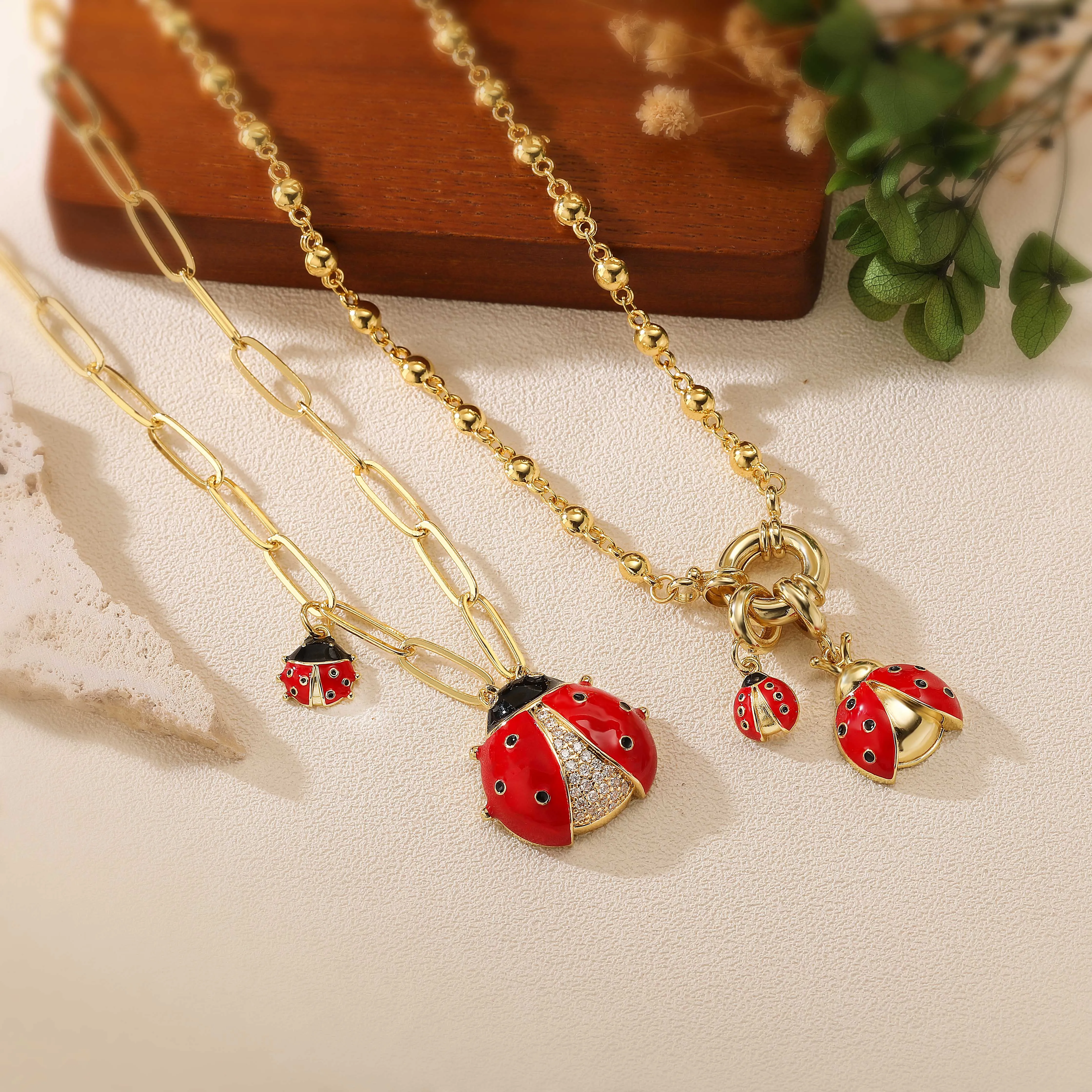 HECHENG, Fashionable Red Insect Ladybug Chain Pendant Necklace Copper Plated 18K Golden Cute Women's Neutral Jewelry