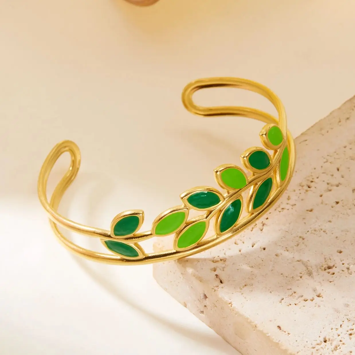 

Unique Design Enamel Green Leaves Bangles for Women Men Gold Plated Stainless Steel Waterproof Bangles Fashion Jewelry Gifts