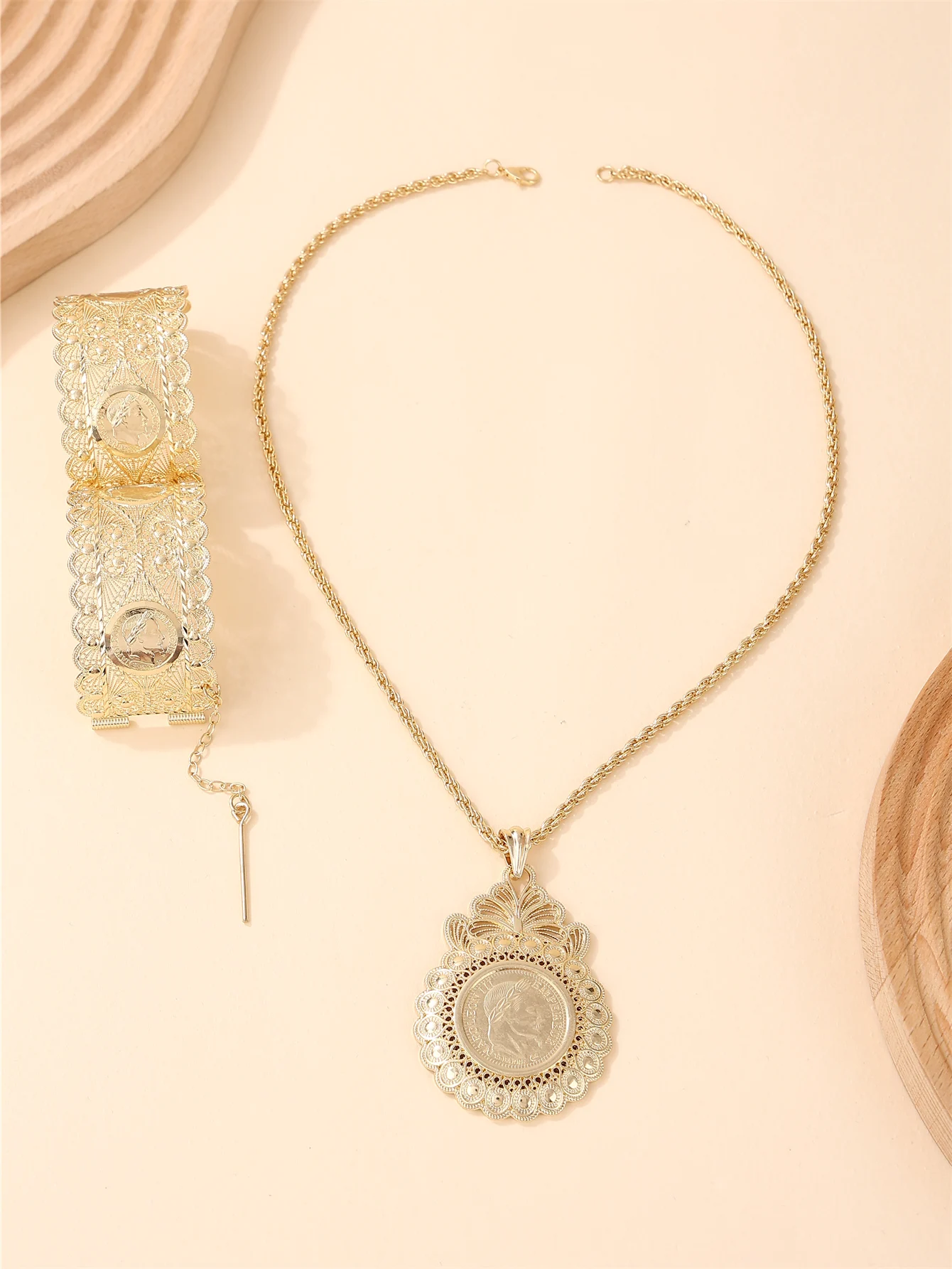 

Women's fashionable belt adjustable size luxury vintage style perfect for Middle Eastern brides or weddings an ideal