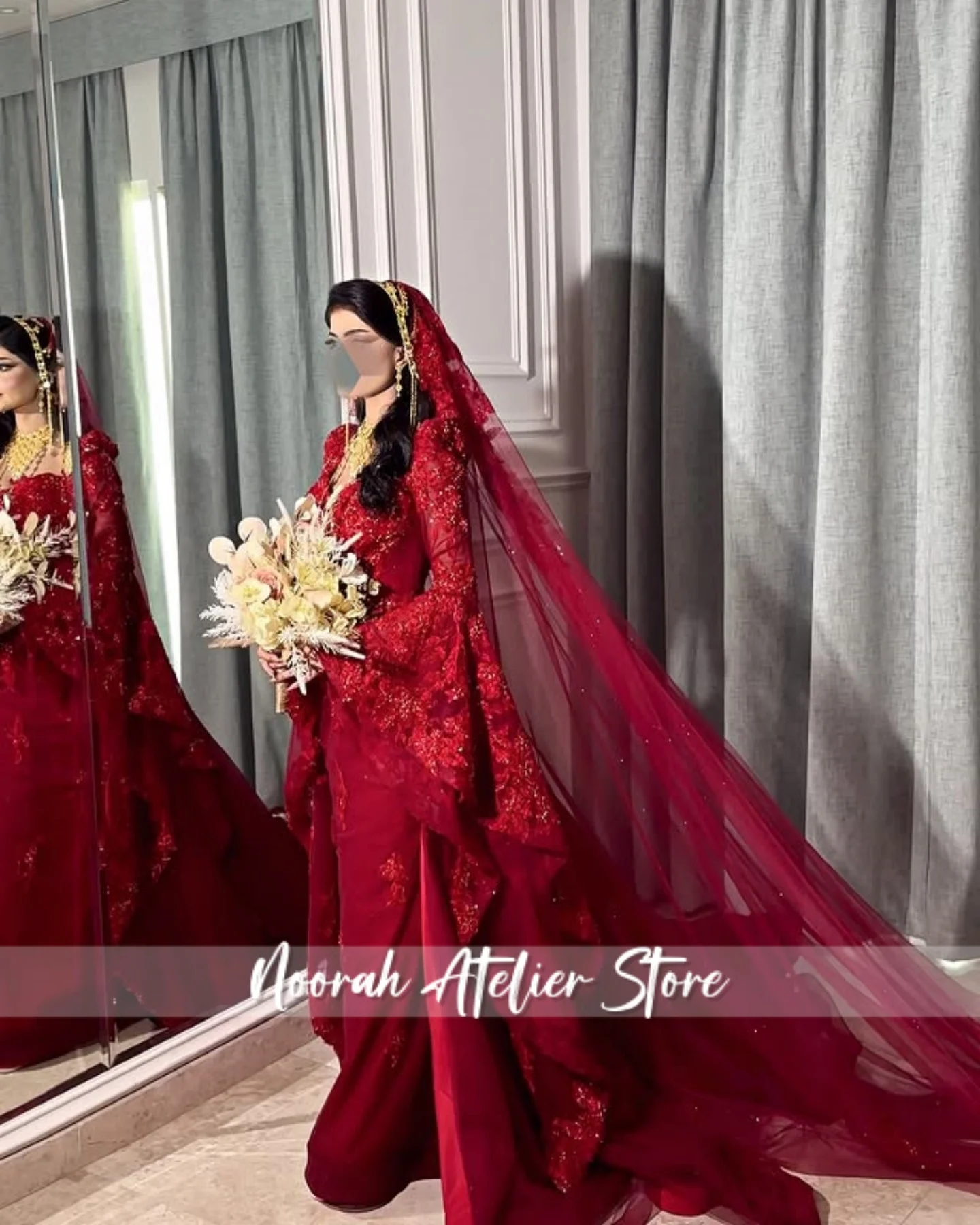 فساتين زفاف نسائية فاخرة بأكمام طويلة مزينة باللون الأحمر في دبي 2025 ذيل فيستدو دي نويفا تول رداء دي ماري مخصص #3