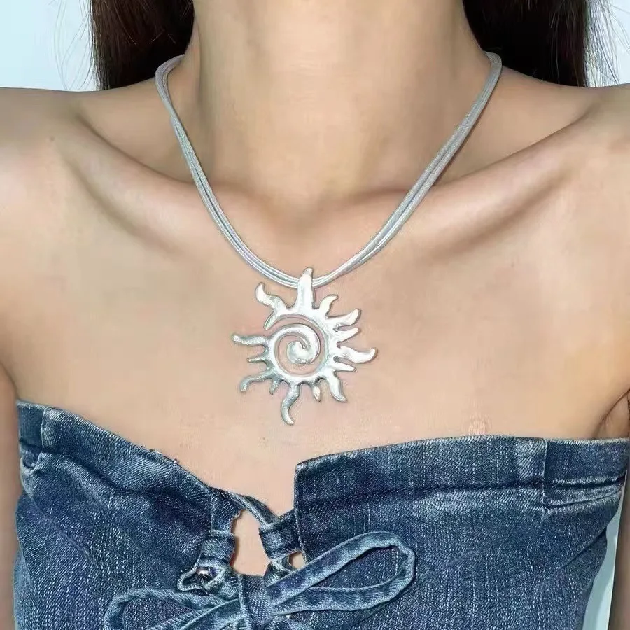 Personalized sunflower necklace, women's high-end fashion, exaggerated spicy girl subculture collar, collarbone chain