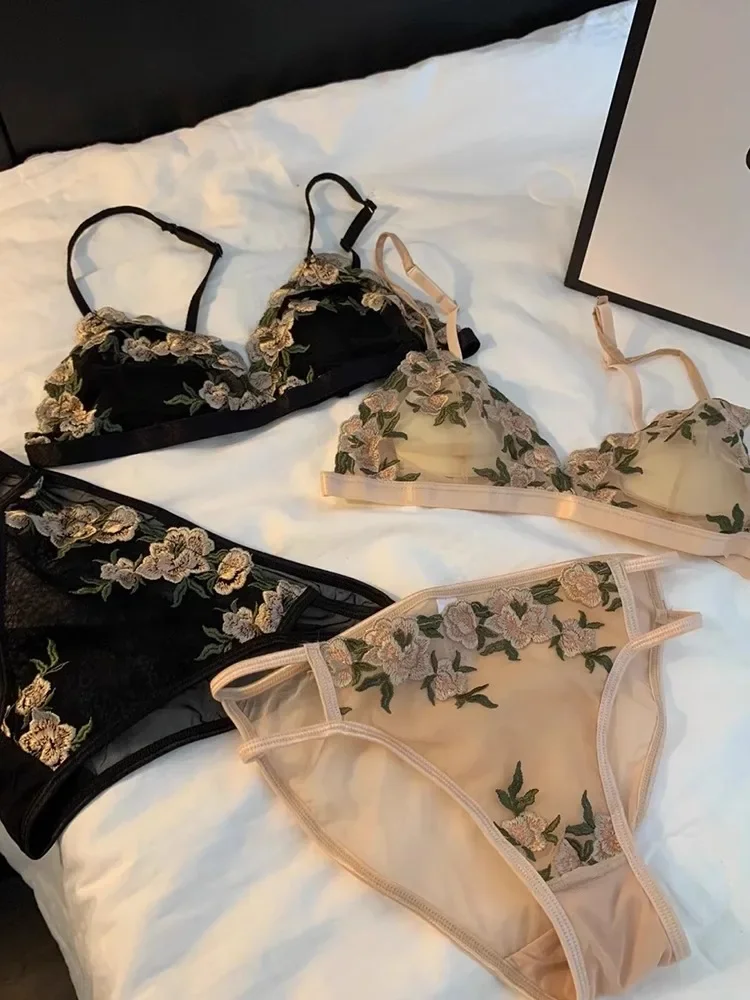 MOYISU الفرنسية مثلث Bralette الدانتيل رقيقة جدا الصدرية و Tushy اللباس الداخلي مجموعة مثير مريحة المجهزة S-3XL الأسود شير الملابس الداخلية النساء