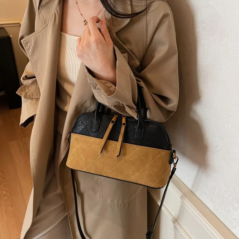 

Fashionable Women's Tote Bag Crafted From Fine Leather Featuring Casual Vintage Daily Look​