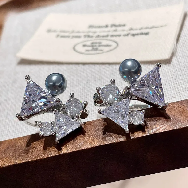 Exquisite Light Luxury Premium Elf Temperament Ear Clips Grey Pearl Triangular Zircon Ear Bone Clips Earrings Without Pierced Ea