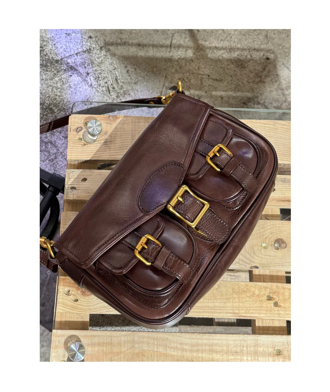 Designer-Handtasche aus pflanzlich gegerbtem Rindsleder, handgefertigt, modische lässige Damen-Umhängetasche aus echtem Leder. – Detail 7