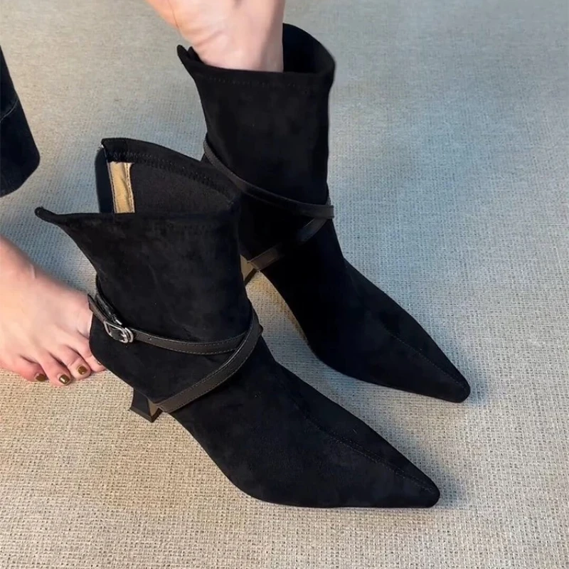 من المألوف بسيطة وشعبية عالية الكعب المرأة حذاء من الجلد أشار تو أنيقة الشتاء التمهيد 2025 أحذية الموضة #2