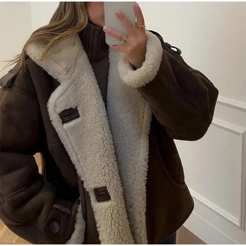 Veste courte en cuir à fourrure épissée épaisse pour femme, manteau marron avec poche, streetwear femme, simple boutonnage, mode hiver, 2024