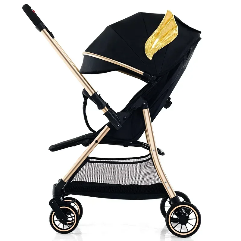 Il passeggino In entrambe le direzioni e la vista possono essere piegati con un pulsante. L\'artefatto da passeggio per bambini è leggero
