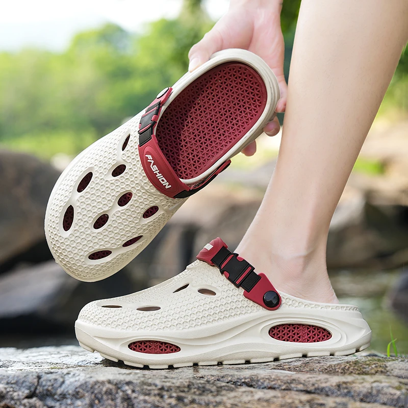Mens Sandals Casual Clogs for Men Thick-bottom Outdoor Beach Shoes 2026 New Trendy Closed-toe Slippers for Men EVA Garden Shoes